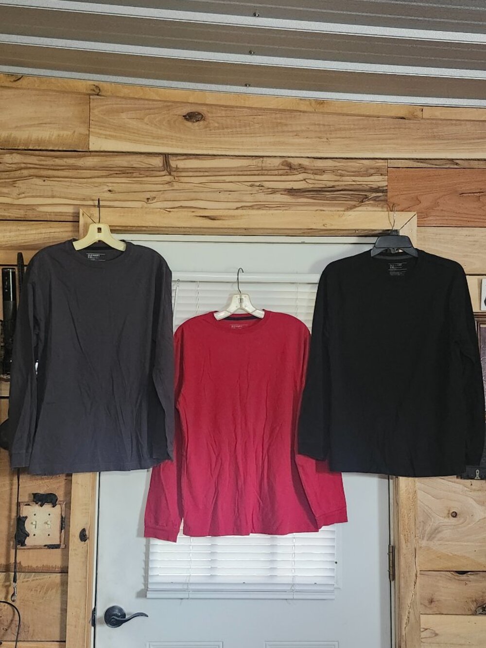 Old Navy boys long sleeve tees size xxl  TOTAL 3